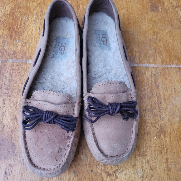Ugg Women's Suede Moccasin Slippers Loafers Slip On Sz 7 - Picture 1 of 14